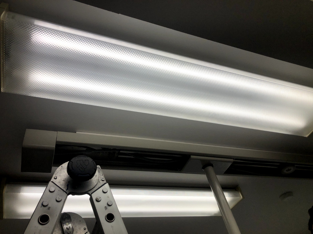A-Dec Dental Ceiling Mount Light - single Trak, full functional