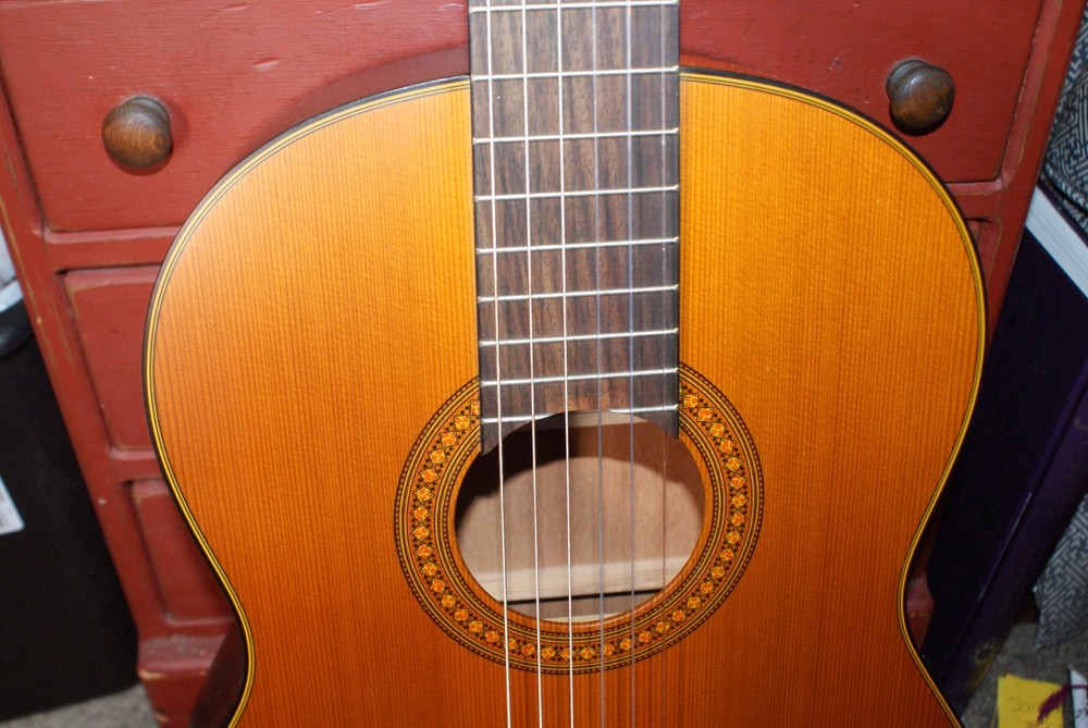YAMAHA CG122MC Classical Guitar - Cedar top