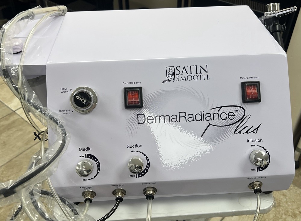 Satin Smooth DermaRadiance Plus Diamond Wand Multi-Function Facial Machine White