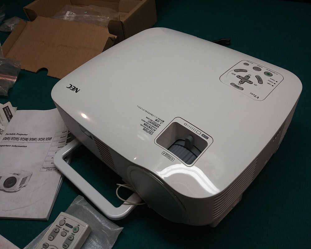 NEC VT695 Portable Projector LCD Multimedia Data w/ Remote Cords & Ceiling Mount