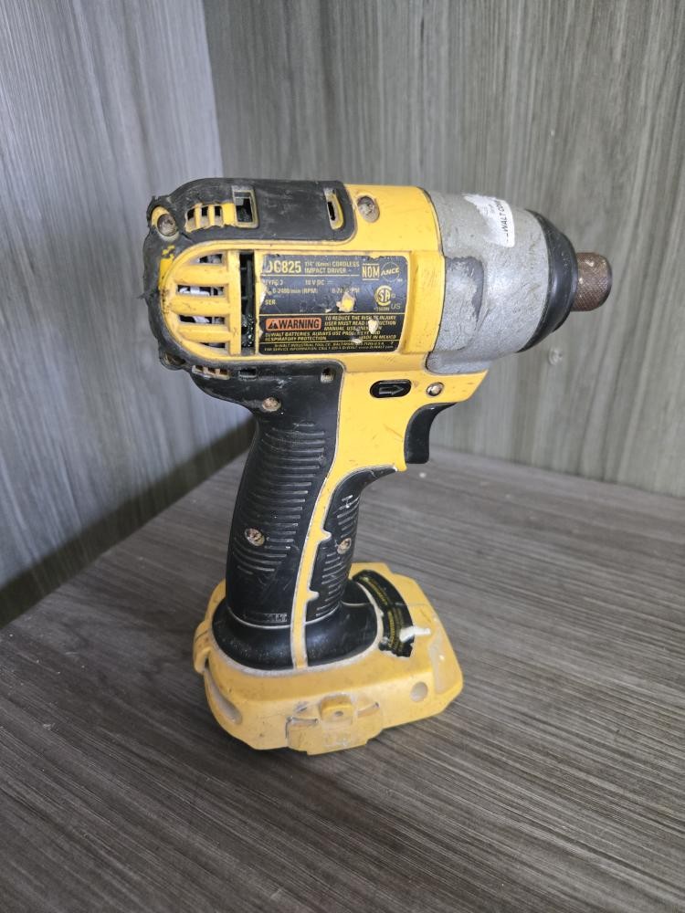 DEWALT DC825 (PSO038371)