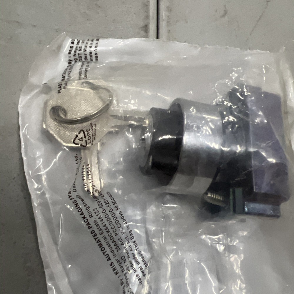 INDUSTRIAL ALTECH SELECTOR SWITCH OPERATOR KEY LEVER 2 POS 2AK2-01