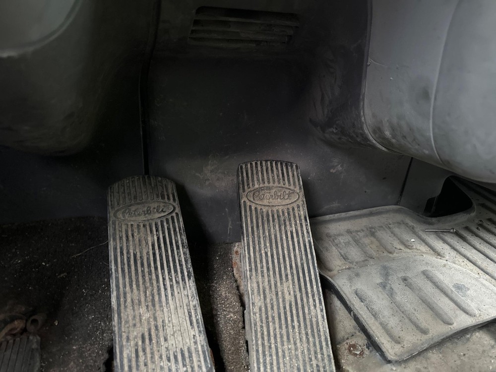 2008-2024 Peterbilt 386 KICK Dash Panel - Used