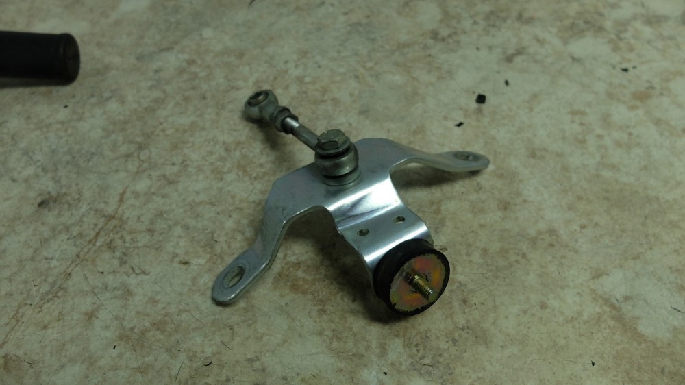 05 Harley Davidson FXDI Dyna Super Glide Engine Motor Mount