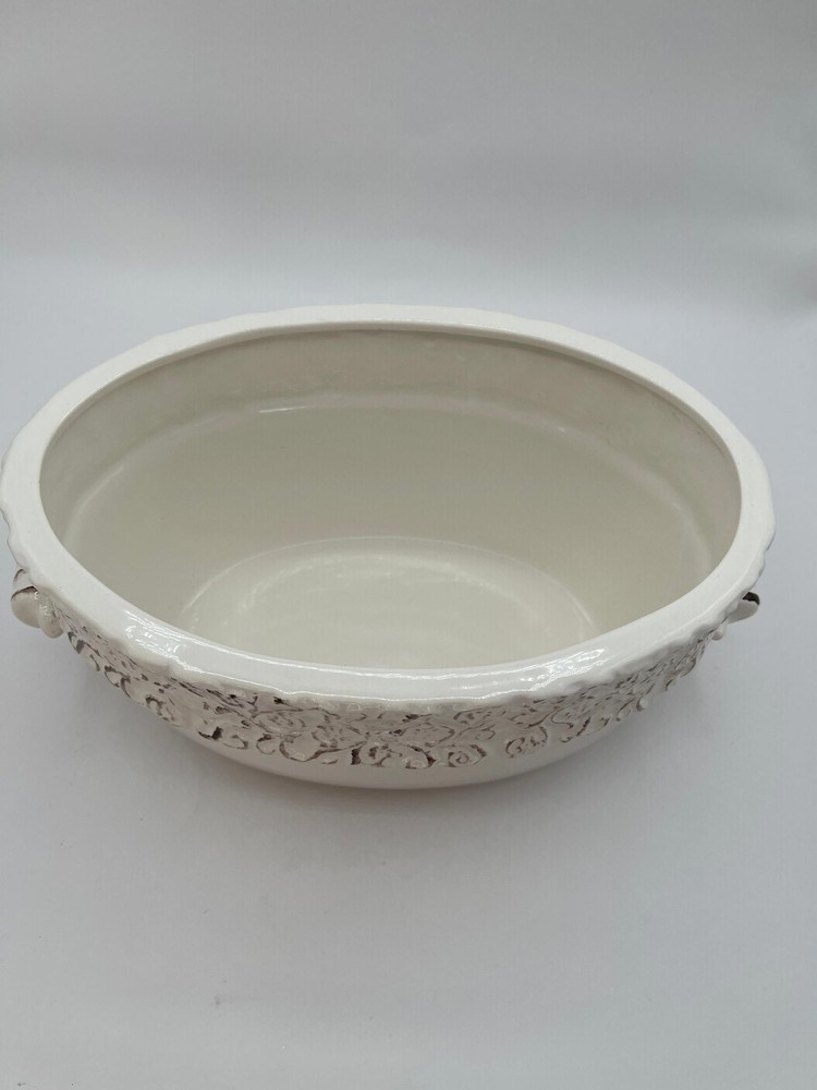 Ivory pottery planter with distressed rim