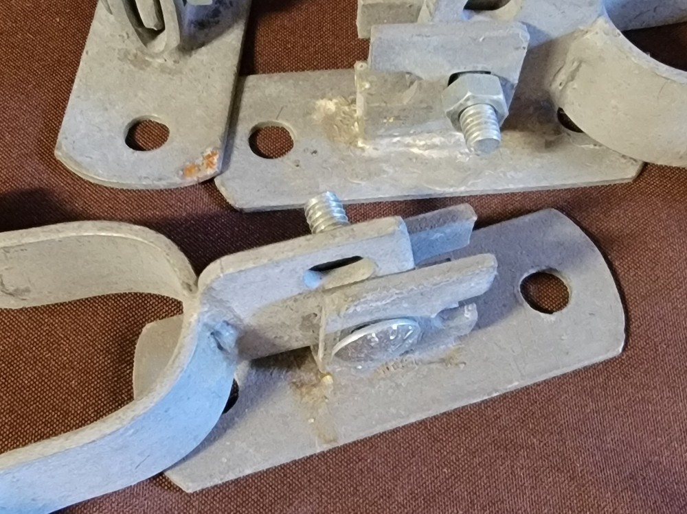 Wall Mount Gate Latch for 1-3/8 Chain Link Fence pipe, Lockable, Galvanized