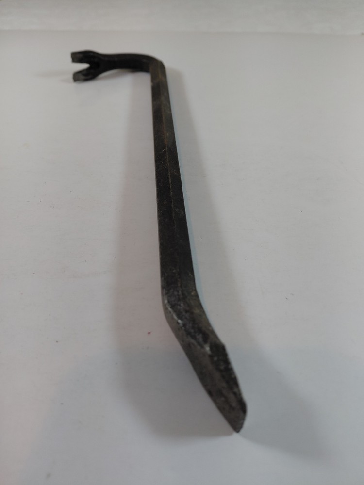 12-Inch Pry Bar Nail Puller Wrecking Crowbar Flat Chisel & Claw End Hand Tool