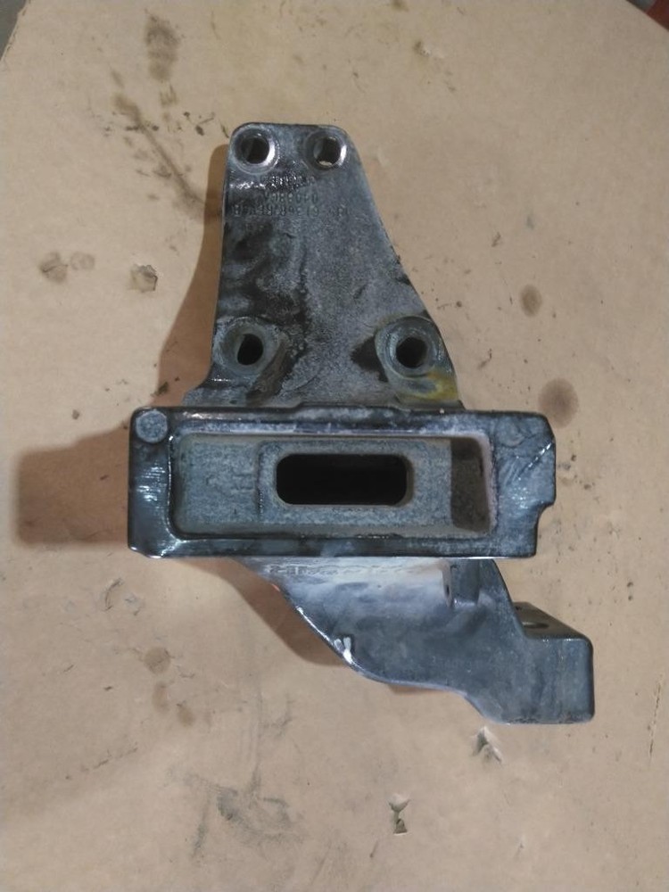 For 2020 PETERBILT 579 CAB MOUNT,BRACKET Right ,  OR