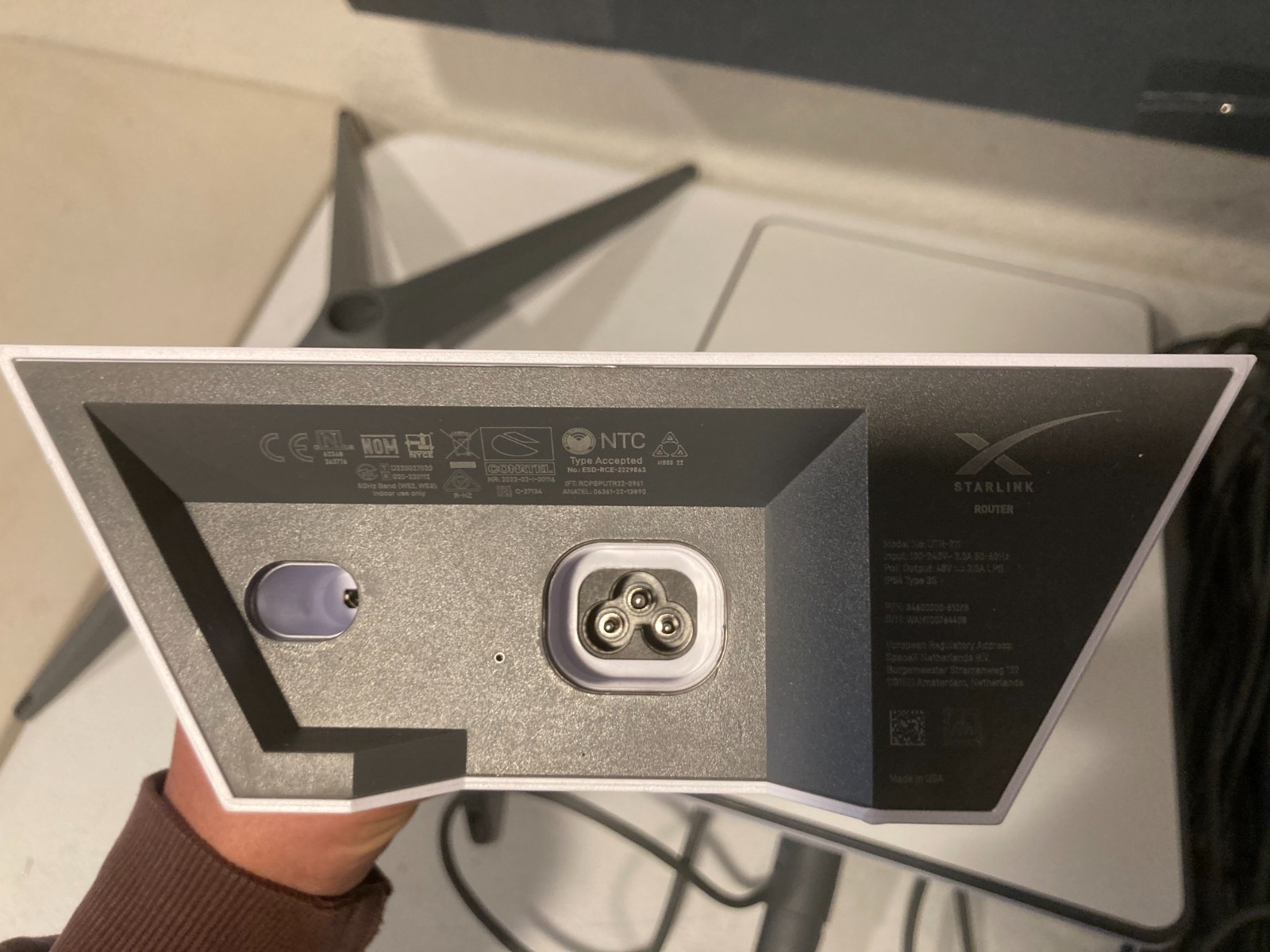 Starlink V2 Satellite Dish Kit with Router - UTA-212 & UTR-211 - Free worldwide