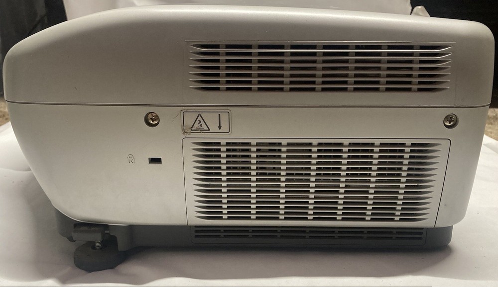 Sharp xv-z10000 Projector Excellent Condition!