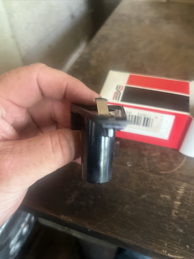 NOS BorgWarner D166P - Distributor Rotor