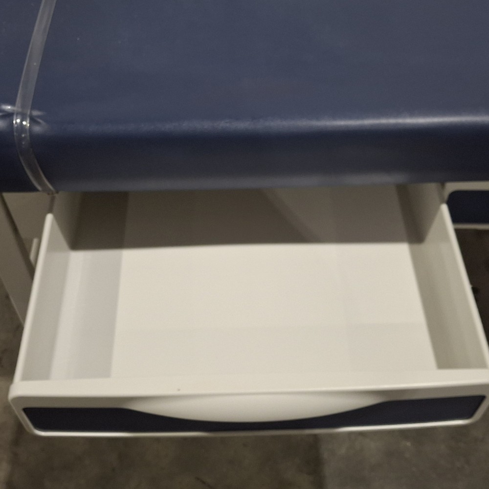 Midmark 203 Treatment Table