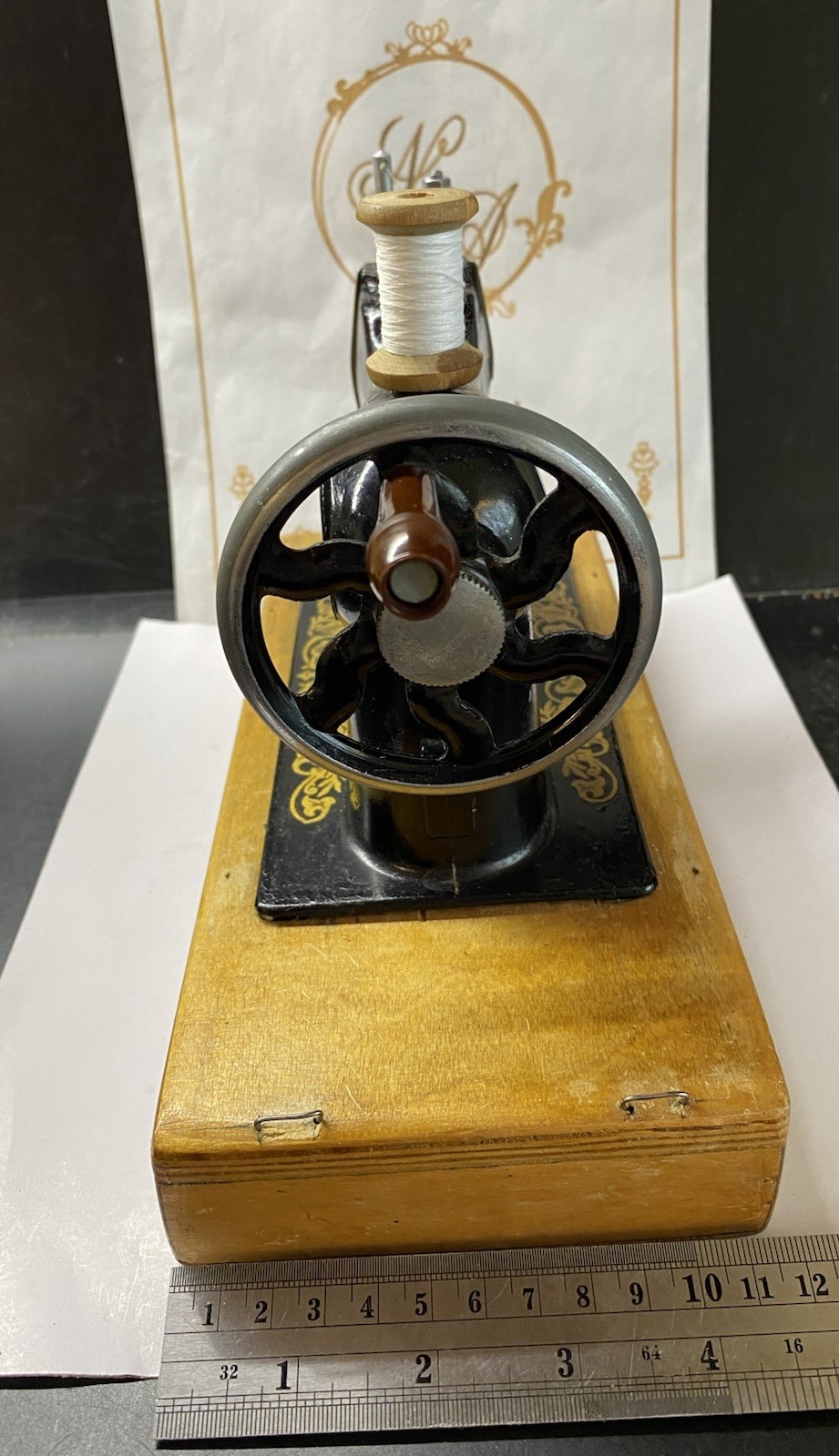 VINTAGE Original Children Toy Mini Sewing Machine In The Bakelite Case Working