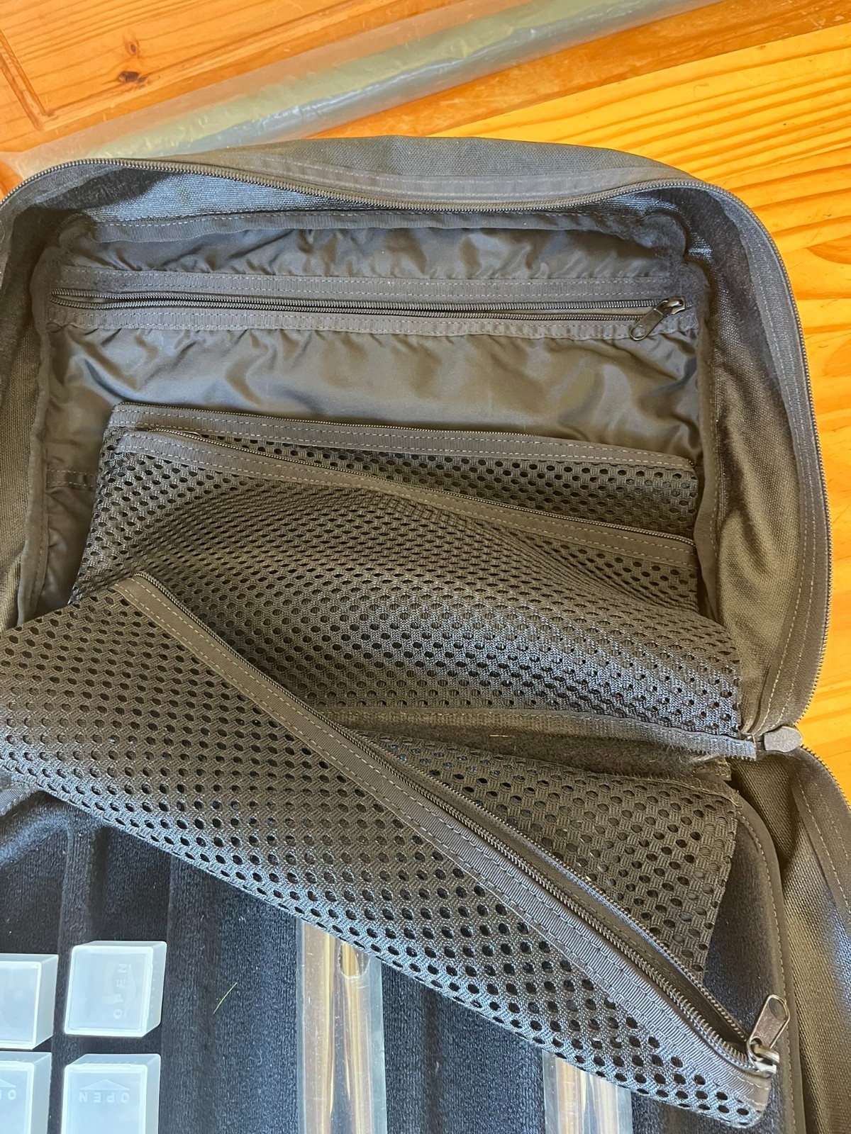 JW Outfitters fly tying travel bag, Green and Black