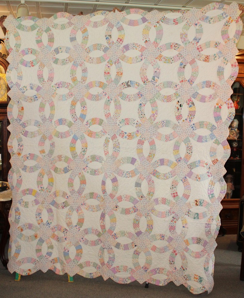 Antique Double Wedding Ring Pattern Pieced Quilt –