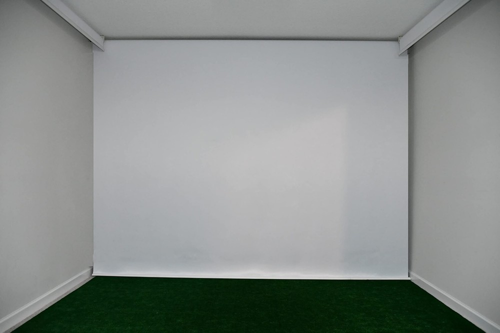 Motorized remote controlled retractable golf simulator impact screen Pro DIY