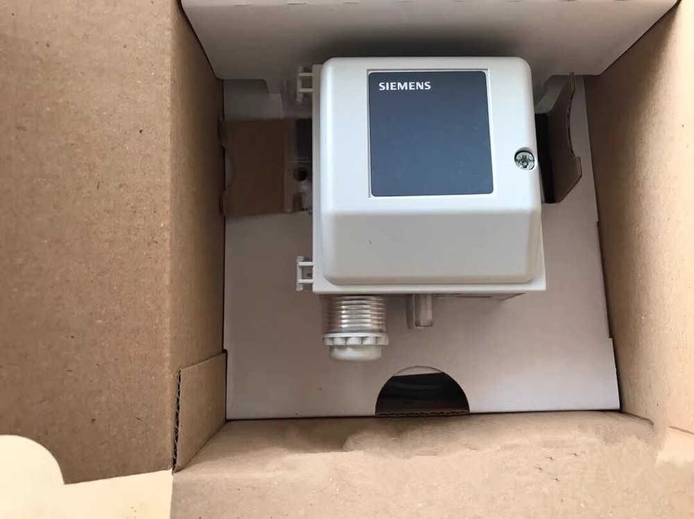 1pcs Siemens QBM2030-IU air pressure difference sensor