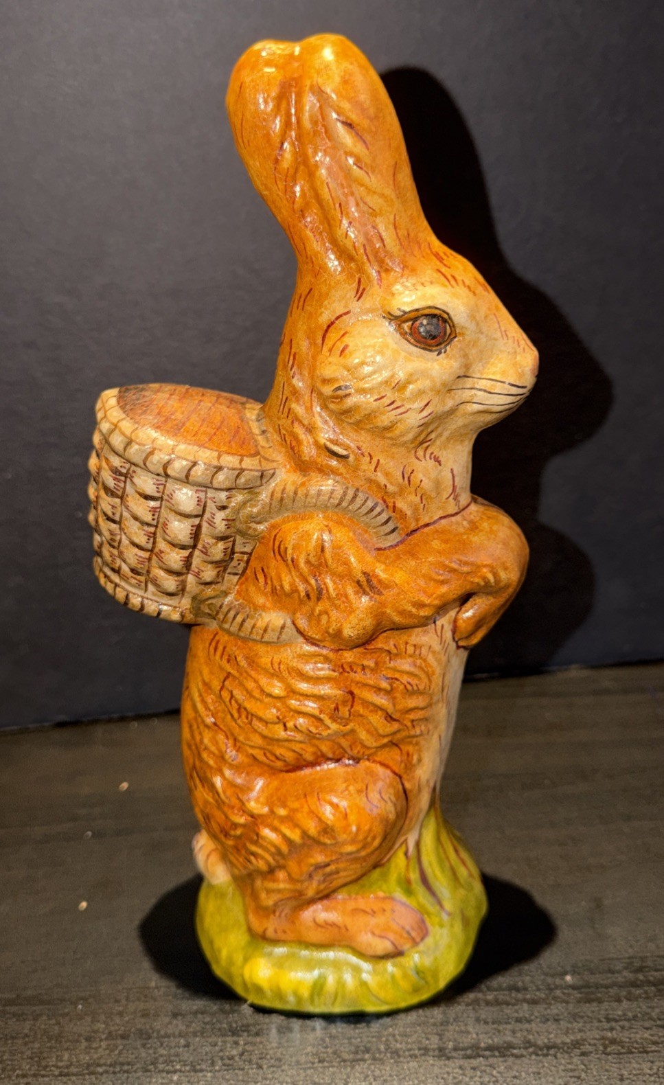 Beautiful Vintage 1990 Vaillancourt Folk Art Standing Rabbit w Basket #322