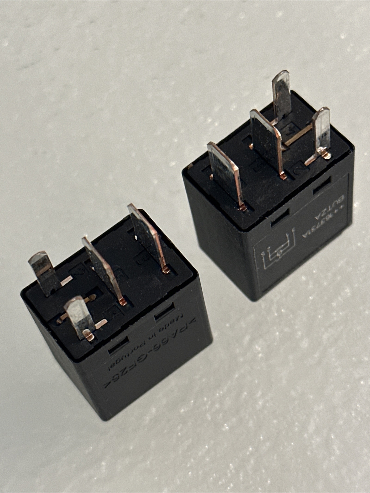 2x Ford FoMoCo HI PWR Black Relays HU5T-14B192-GA