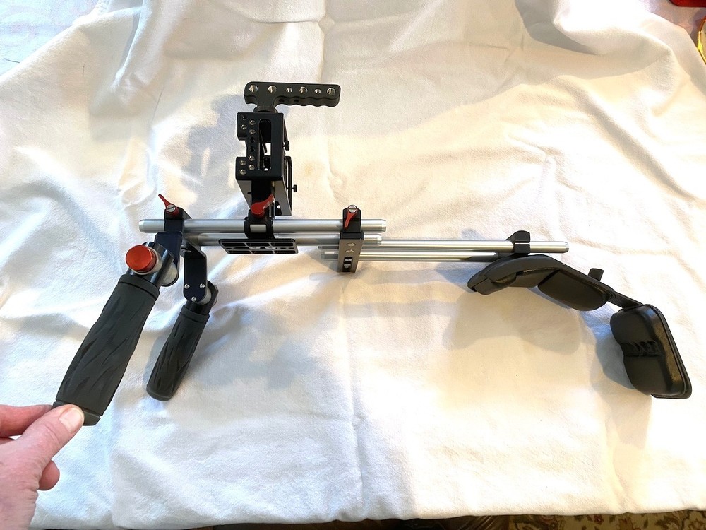 Shape BMPCCOG Shoulder rig