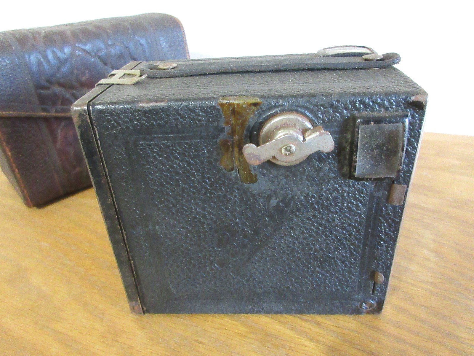 (O) Balda Rollbox Camera w/ Leather Case and Remote Cable Thread, 1930s