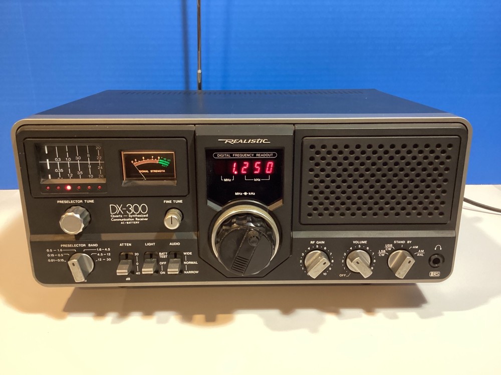 Realistic DX-300 Quartz Communication Base Station Ham RadioReceiver Untested
