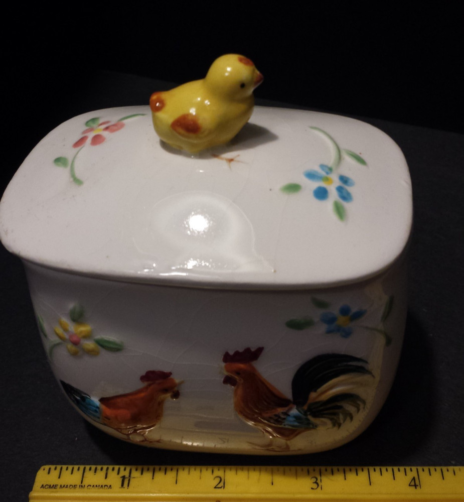 Vintage Enesco E-2252 Rooster & Chick Covered Dish