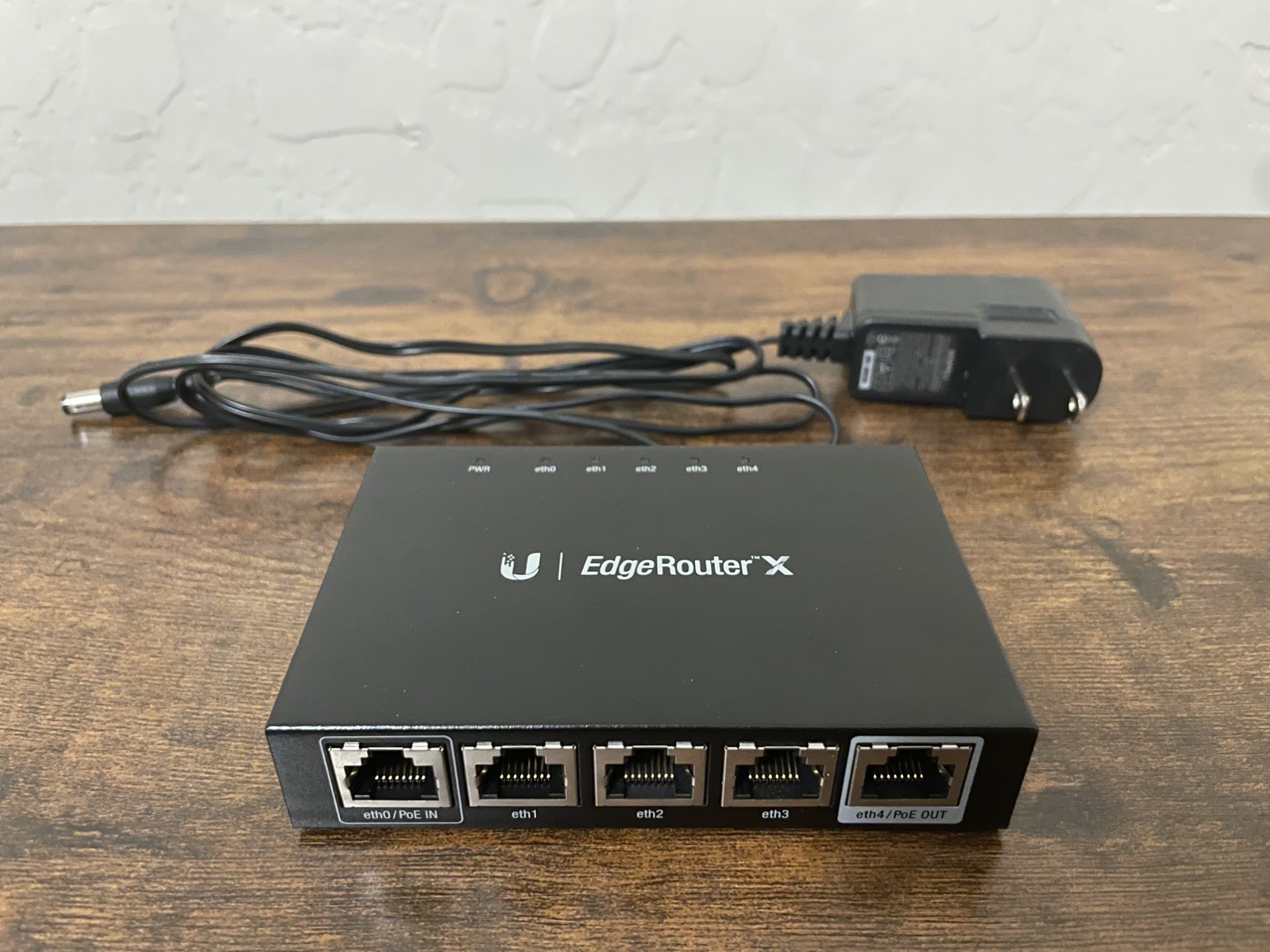 Ubiquiti Networks EdgeRouter X ER-X Gigabit Wired Router w AC Adapter