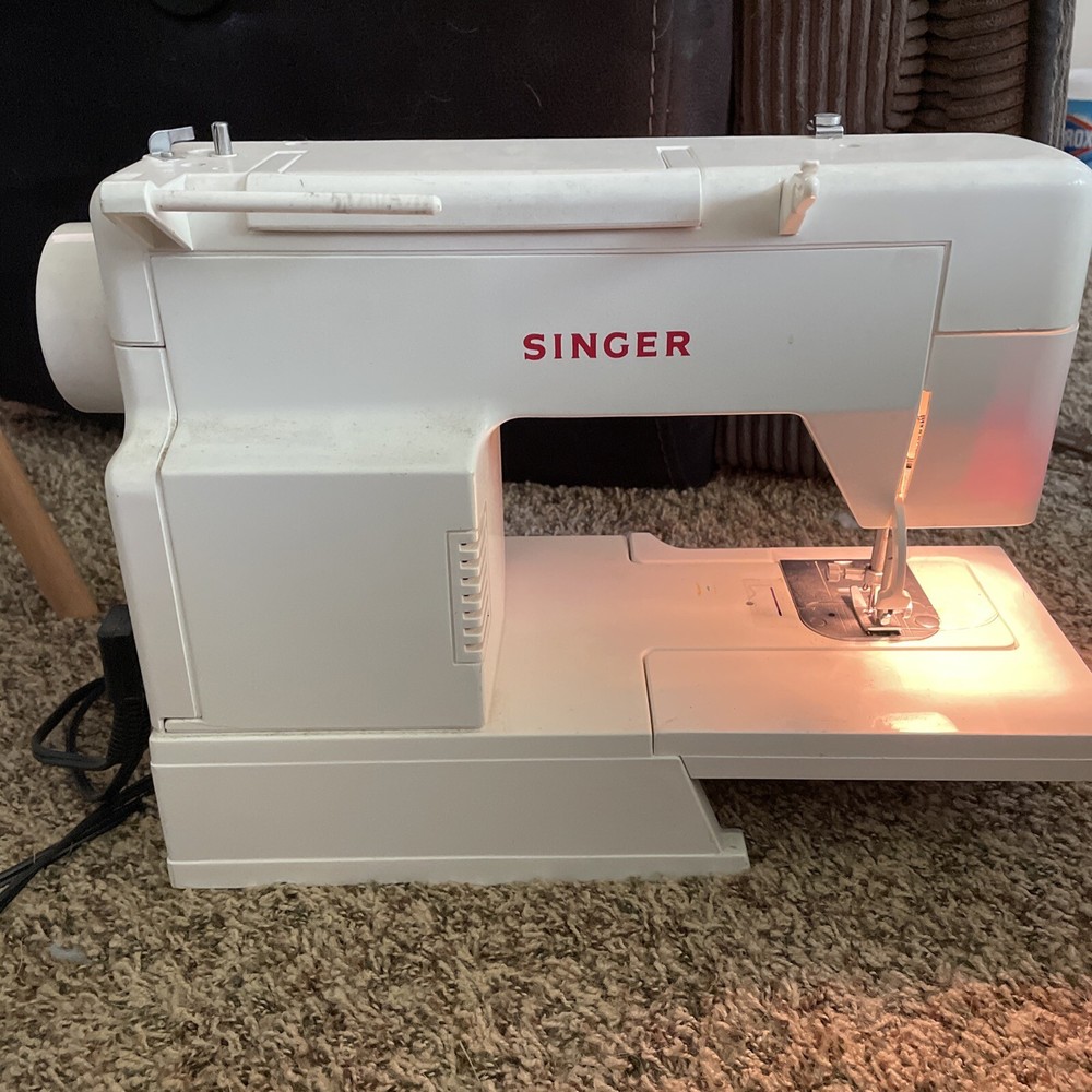 Singer Sewing Machine model 2517C with pedal 130V Tested does work!