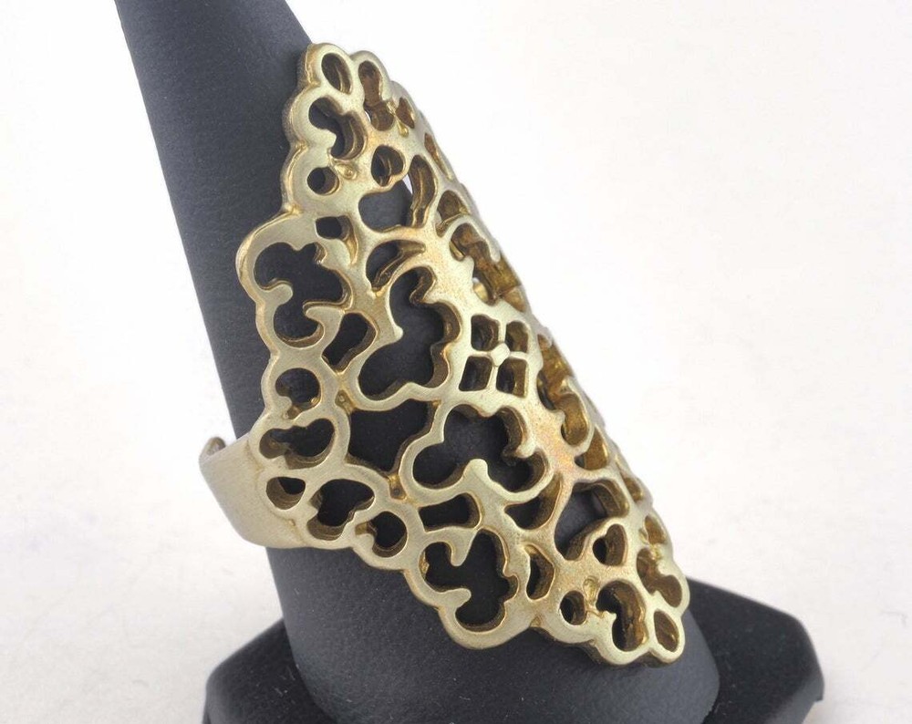 Filigree Adjustable Ring Raw brass (19mm 9US inner size - Adjustable ) OZ2661