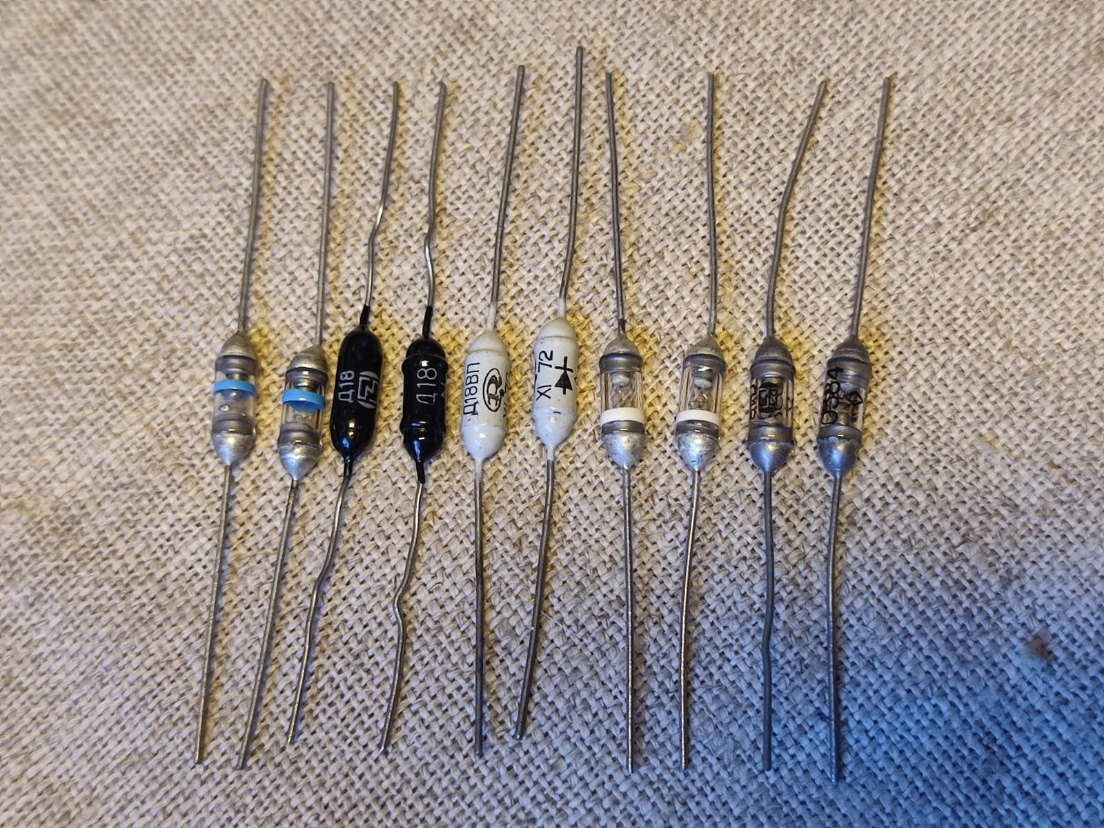 10 pcs. D18 Crystal radio Germanium Diodes, Large Glass Vintage , 5 varieties
