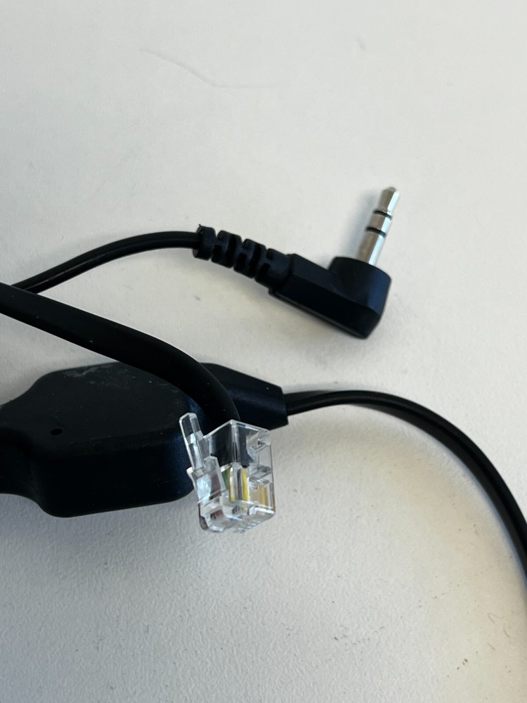 L4: Plantronics APV-6A Electronic Hook Switch Adapter Cable