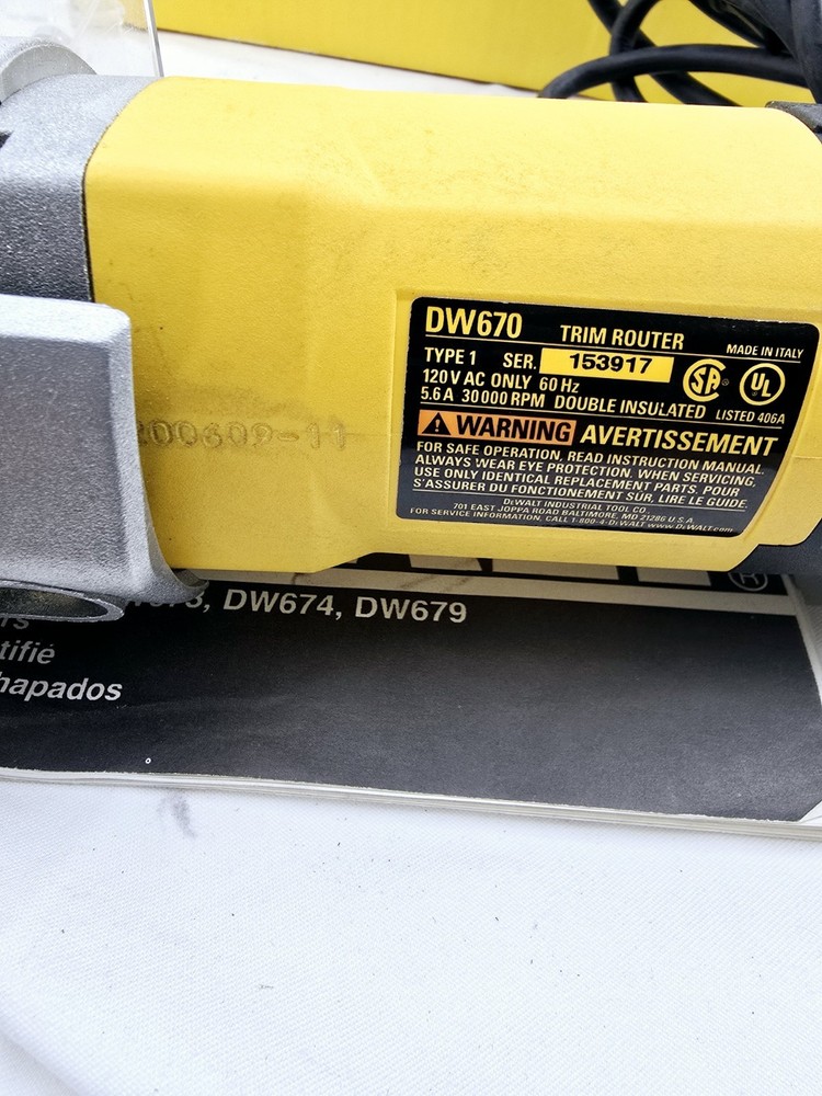 DeWALT DW670 Laminate Trim Router LIGHT USE