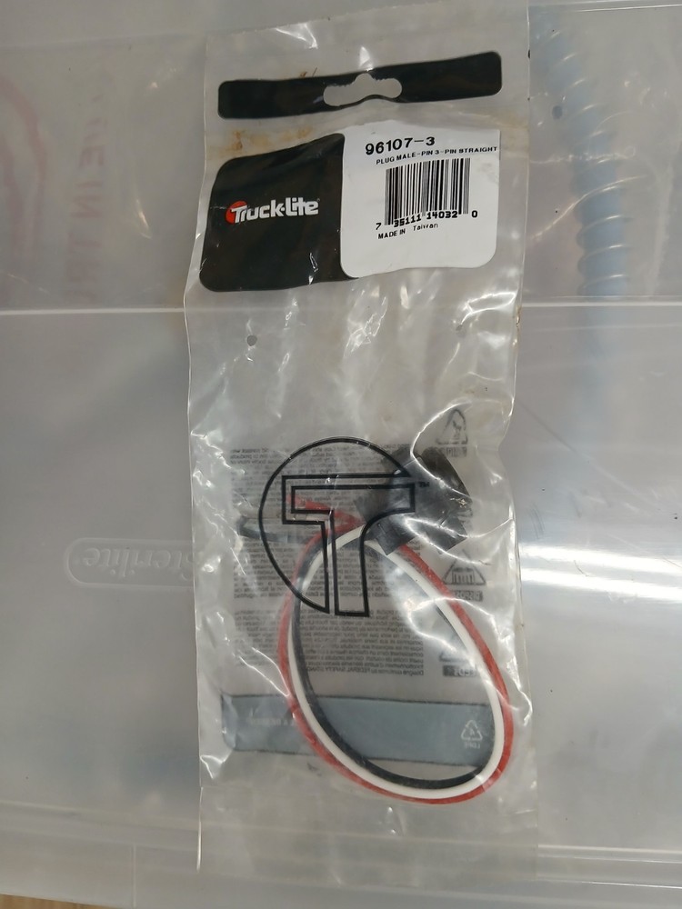 Truck-Lite  Stop / Turn / Tail Plug  96107