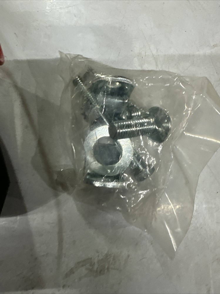 GROTE 63211-5 4″ x 6″ Rectangular Rubber Work Lamp, Flood, Retail Pack