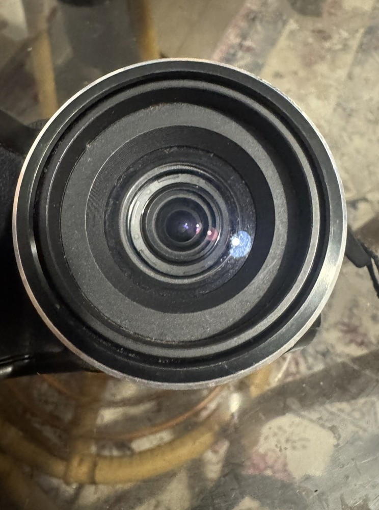 Fujifilm Finepix S1900 Digital Camera 12Mega Pixels working