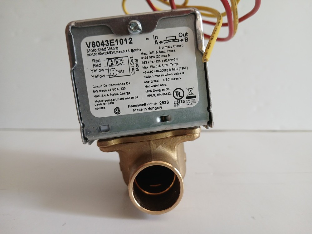 Honeywell Home Motorized Valve model V8043E1012