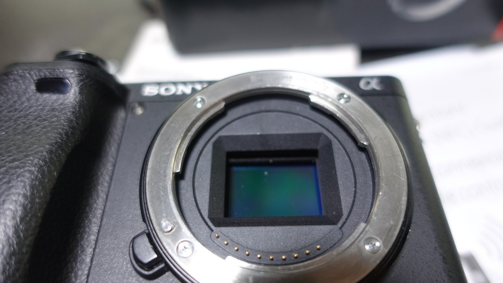 Sony a6300 Mirrorless Camera - Used (3475 shutter count) Needs sensor cleaned