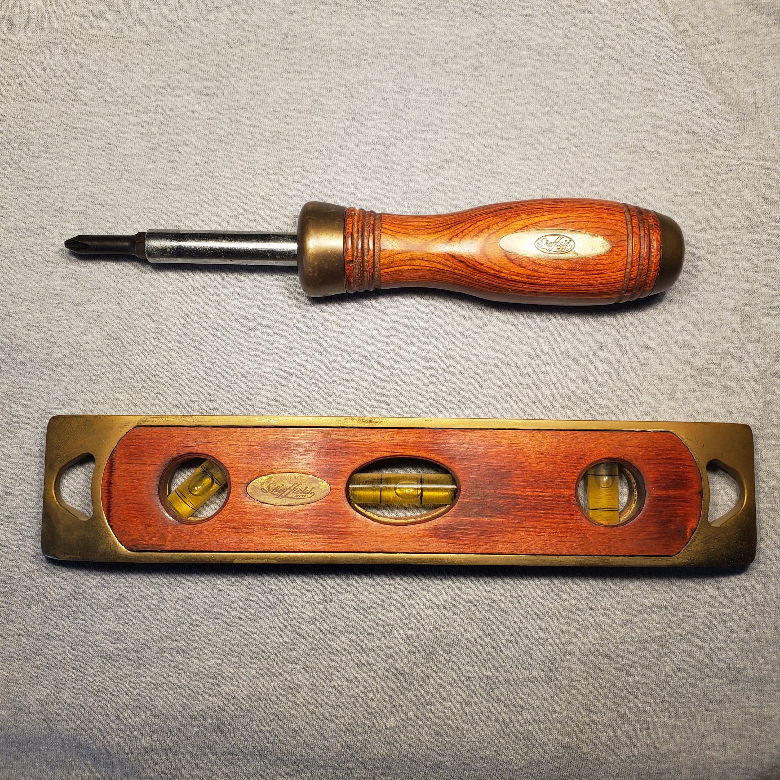 Sheffield MFG 9" Level And 4 In 1 Scewdriver Hardwood And Brass