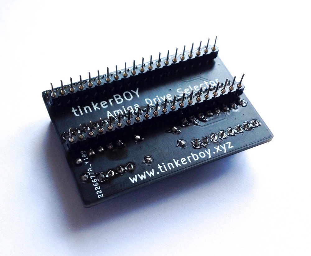 tinkerBOY Amiga Drive Selector – Switchless Boot Selector for Amiga