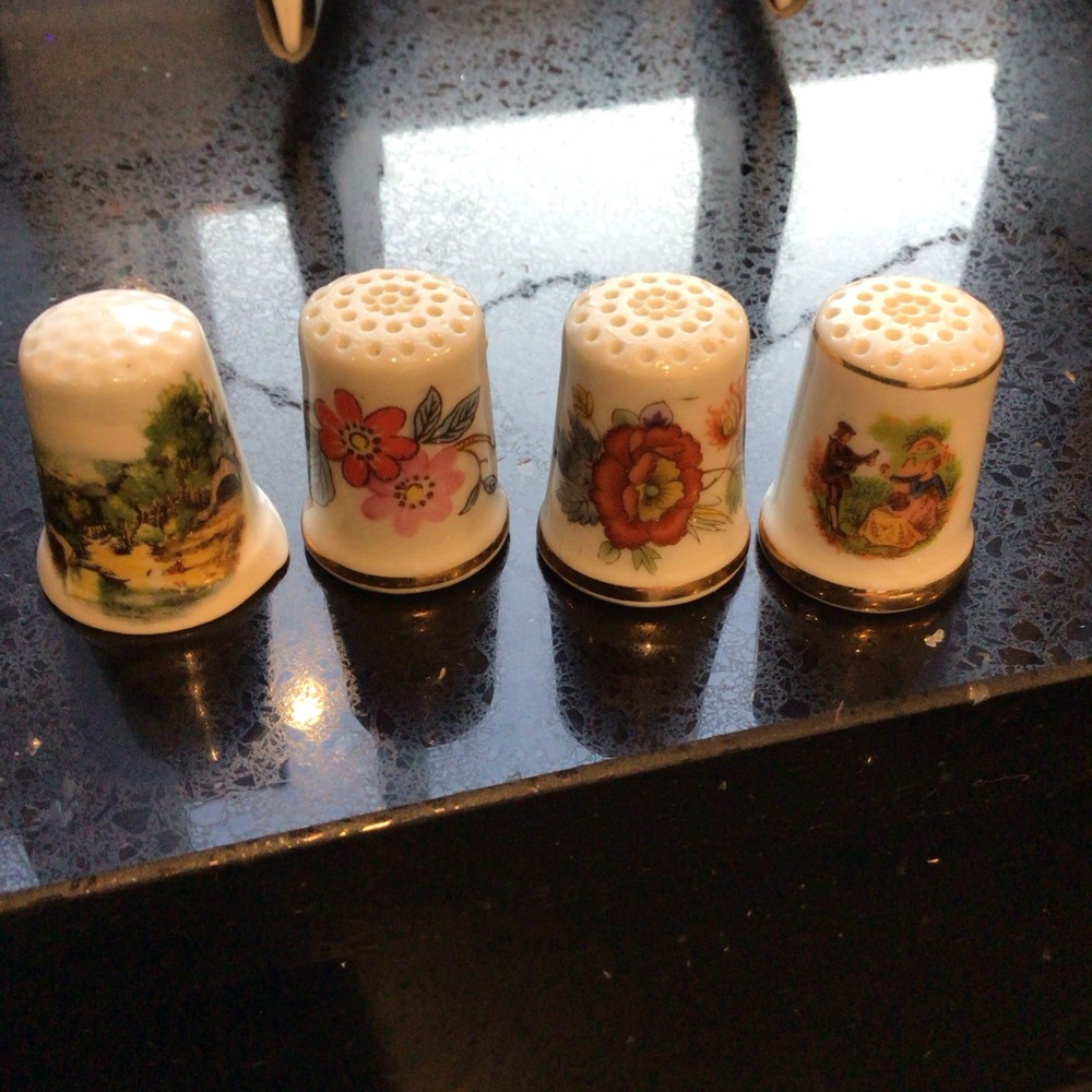 Vintage Thimble displayer￼case