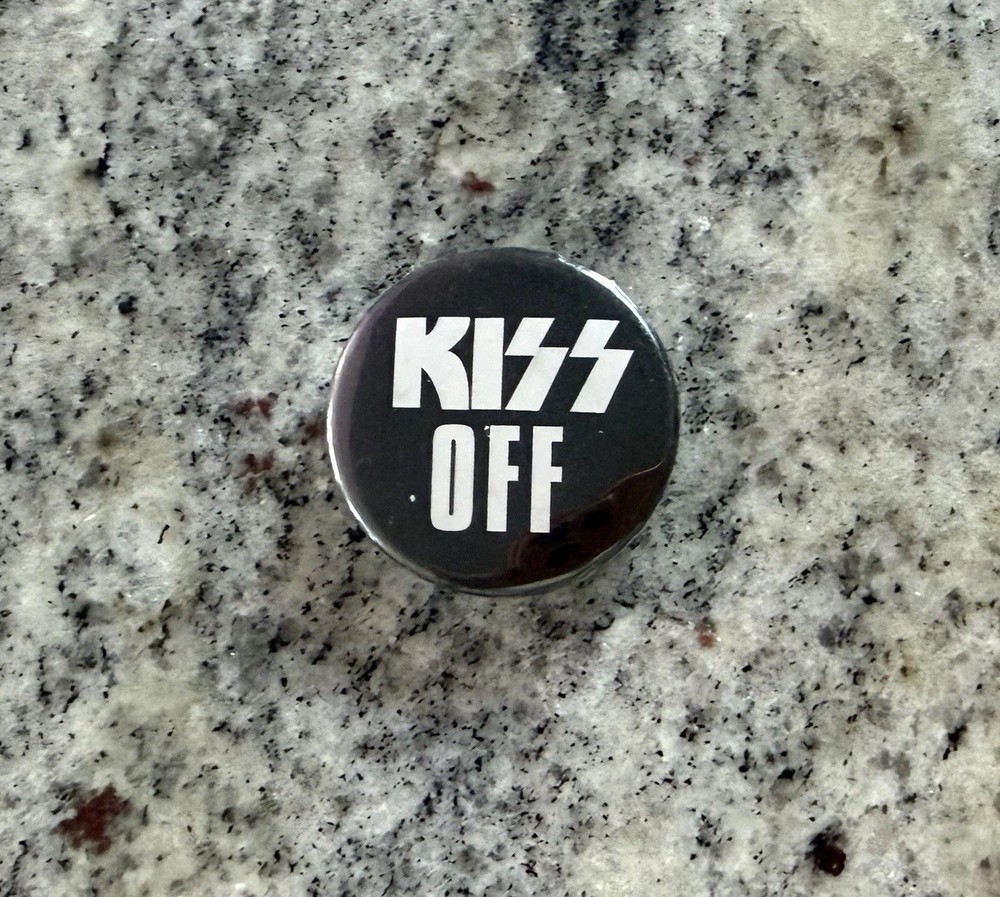 KISS 1980 UK TOUR BUTTON BADGE UK GENE PAUL ACE PETER AUCOIN VINTAGE MEGA RARE