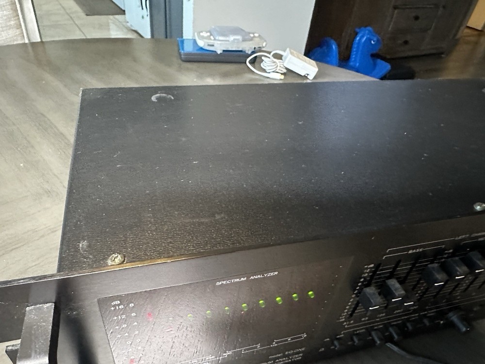 AUDIOSOURCE EQ-ONE EQUALIZER SPECTRUM ANALYZER & PINK NOISE GENERATOR