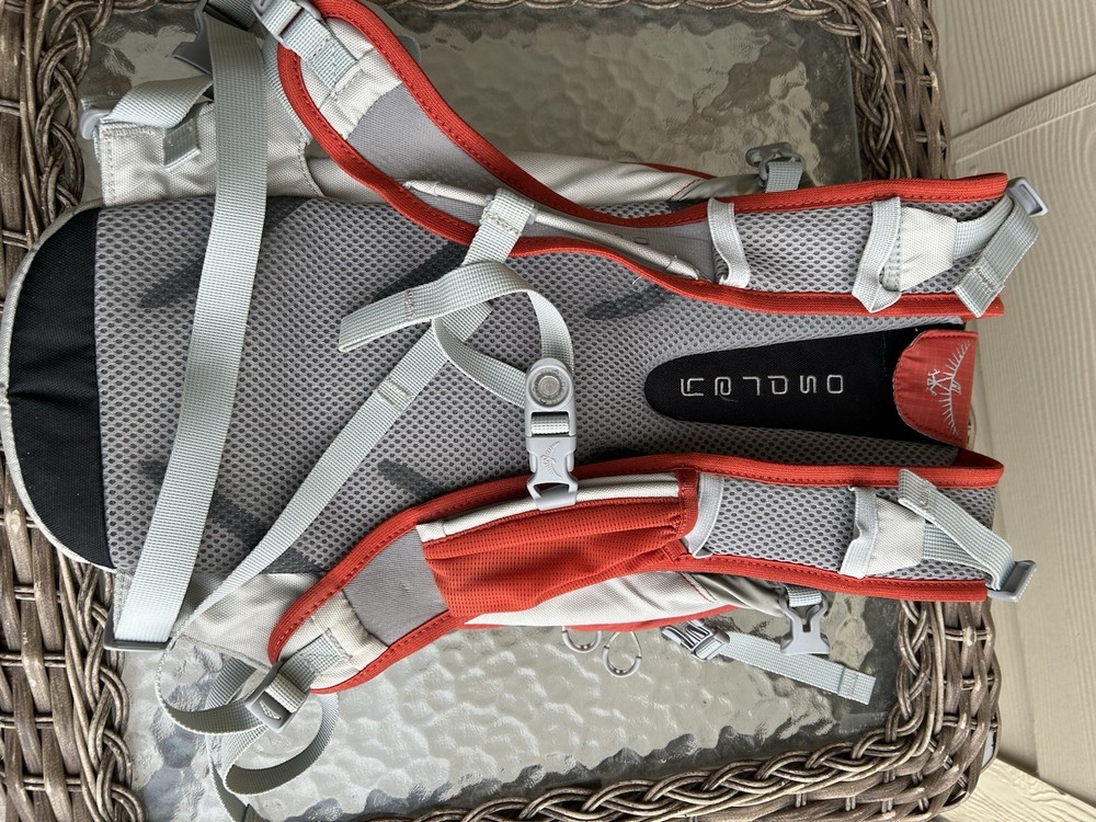 OSPREY "Verve 10" Hydration Pack ***BLADDER INCLUDED** Red