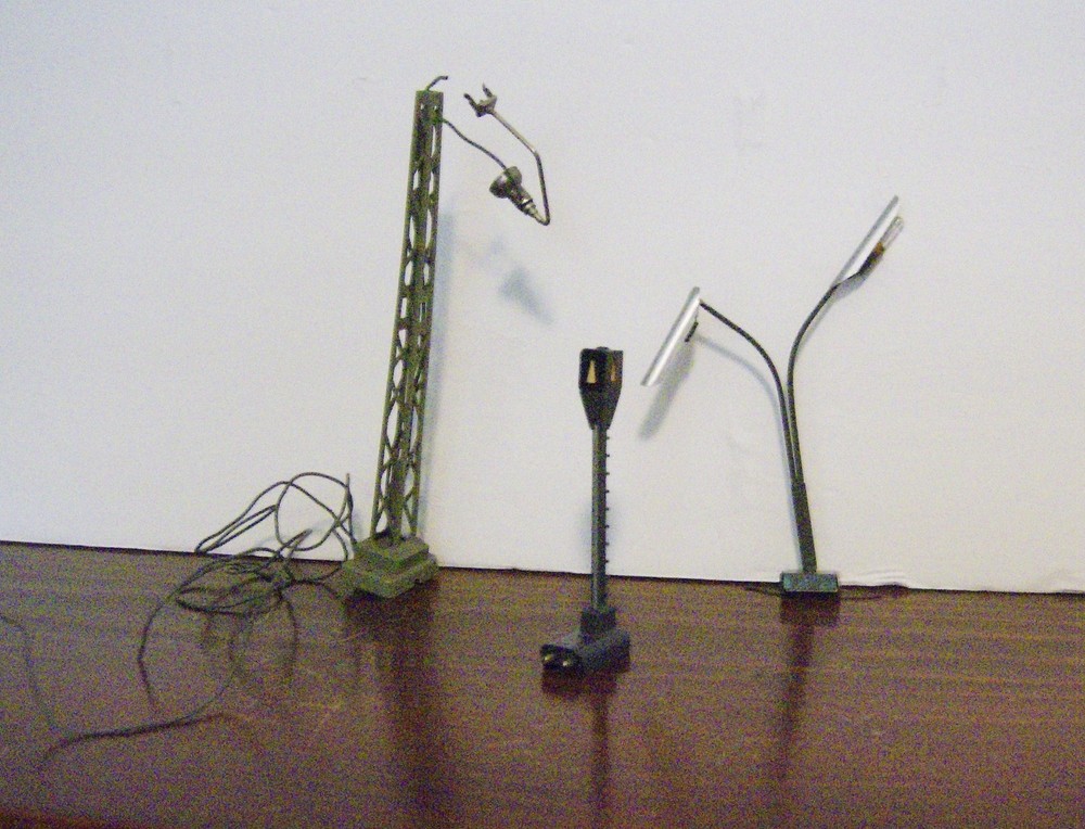 3 ASSORTED LIGHTING FIXTURES * MARKLIN HO SCALE