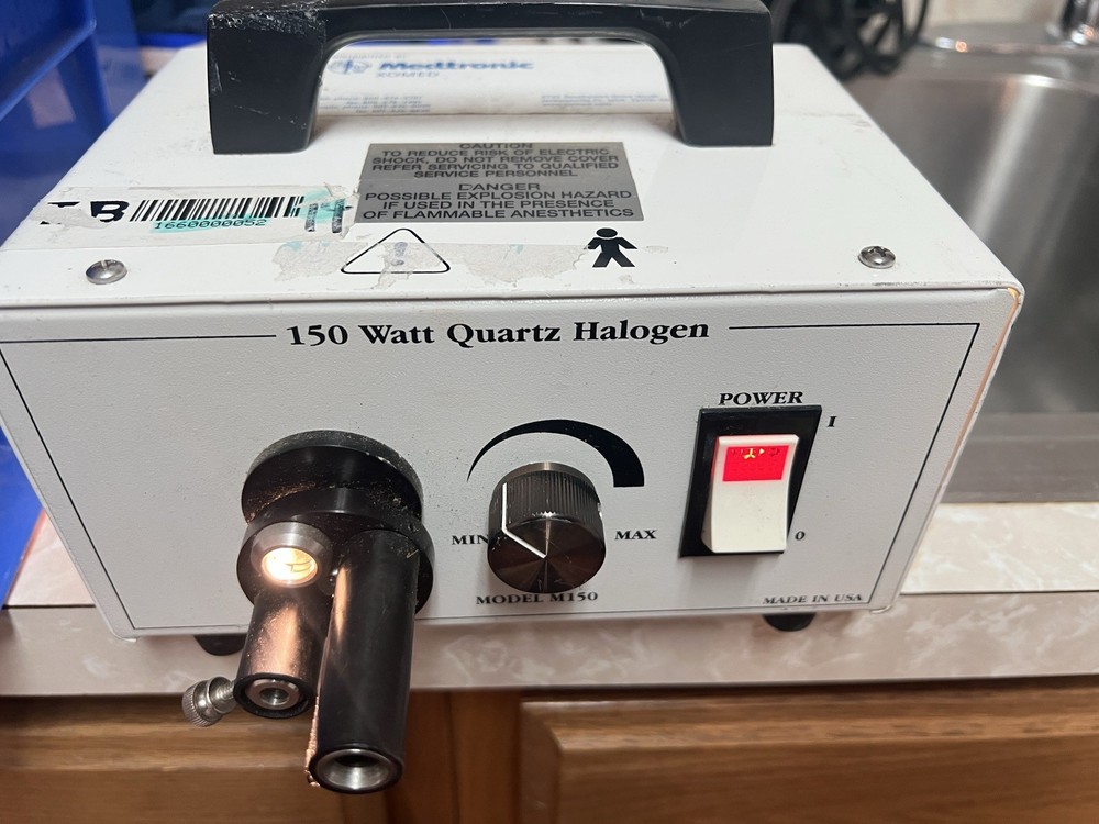 Medtronic Sunoptic HLS-150 Halogen Light Source Multiport