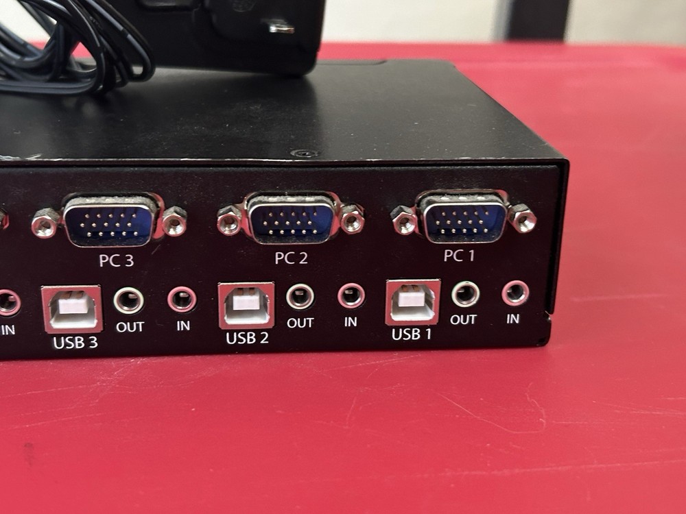 STARTECH 4-Port Rack Mountable USB KVM Switch with Audio & USB Hub SV431USBAE