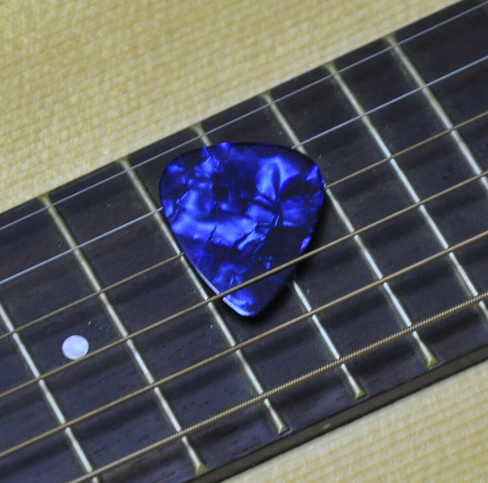 100pcs thin 0.46mm Blank Guitar picks Plectrums For Acoustic Guitar Pearl Blue