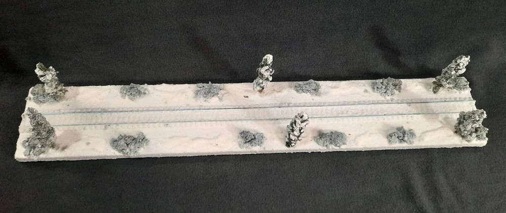 HO SCALE 24" SINGLE TRACK DIORAMA TRAIN DISPLAY -"WINTER SNOW SCENE"