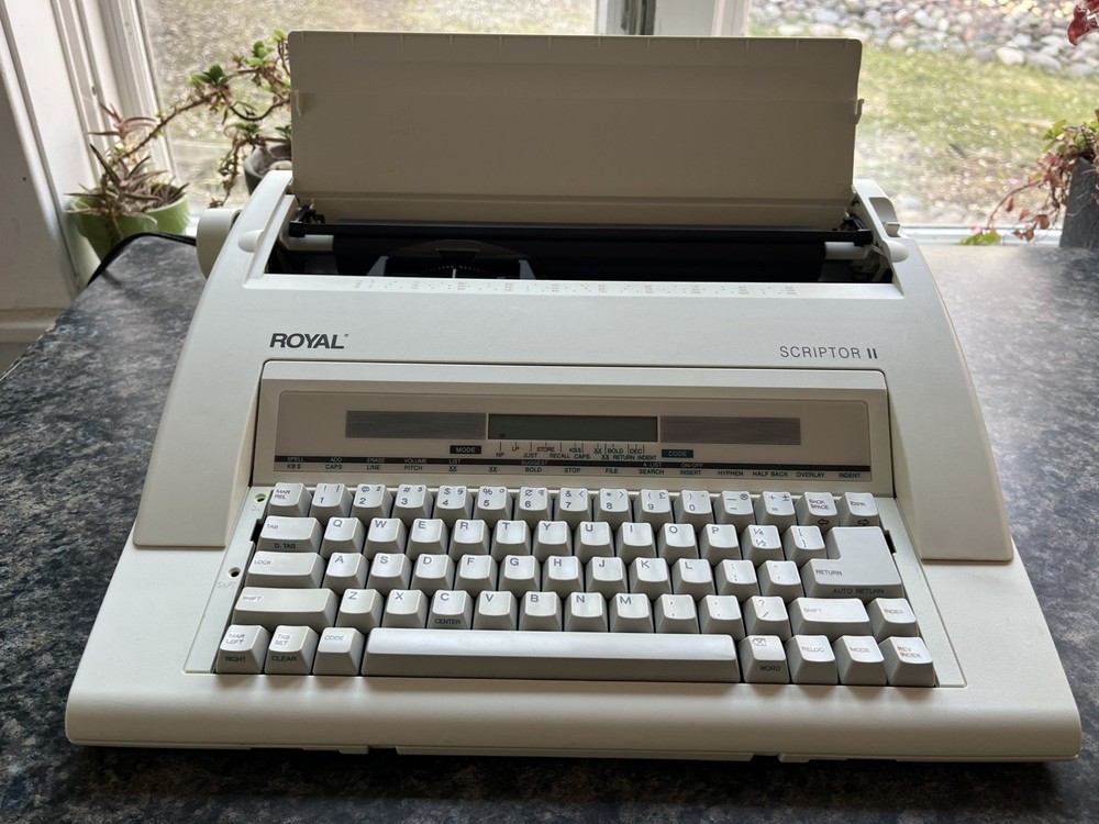 ROYAL Scriptor II Electronic Typewriter AX-160 Tested Working
